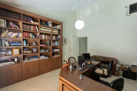 Casa de condomínio à venda com 630m², 6 quartos e 8 vagasEscritório