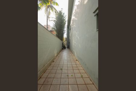 Casa de condomínio à venda com 630m², 6 quartos e 8 vagasCorredor Lateral Externo 2