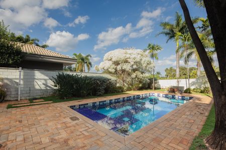 Casa de condomínio à venda com 630m², 6 quartos e 8 vagasQuintal