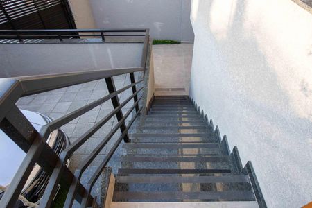 Casa de condomínio à venda com 66m², 2 quartos e 1 vagaEscada