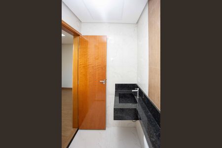 Casa de condomínio à venda com 66m², 2 quartos e 1 vagaBanheiro Suite 1