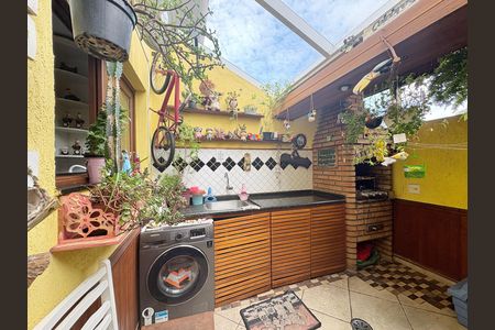 Casa de condomínio à venda com 100m², 2 quartos e 1 vagaÁrea de Serviço/ Churrasqueira 