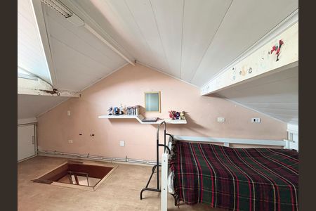 Casa de condomínio à venda com 100m², 2 quartos e 1 vagaSótão 