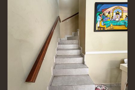 Casa de condomínio à venda com 100m², 2 quartos e 1 vagaEscada