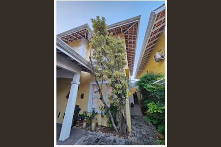 Casa de condomínio à venda com 250m², 3 quartos e 3 vagasFoto 01