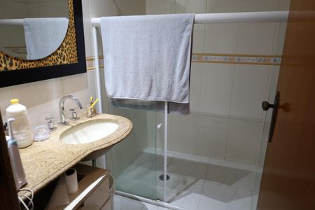 Casa à venda com 600m², 5 quartos e 7 vagasBanheiro da Suíte 2