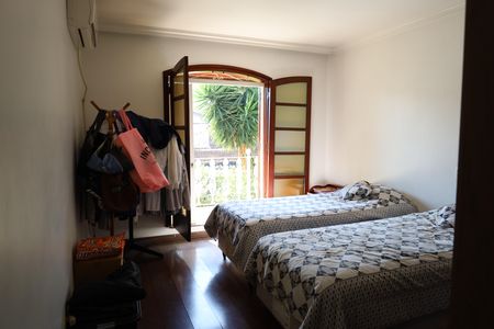 Casa à venda com 600m², 5 quartos e 7 vagasSuíte 2