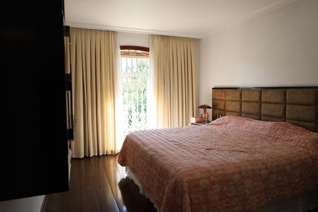 Casa à venda com 600m², 5 quartos e 7 vagasSuíte