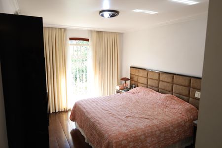 Casa à venda com 600m², 5 quartos e 7 vagasSuíte