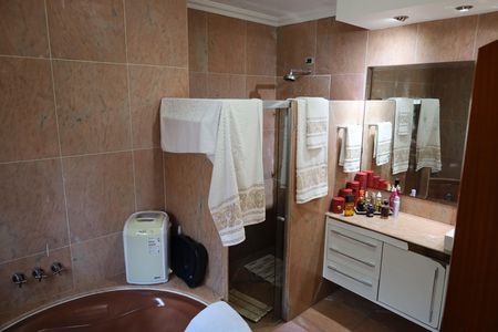 Casa à venda com 600m², 5 quartos e 7 vagasBanheiro da Suíte