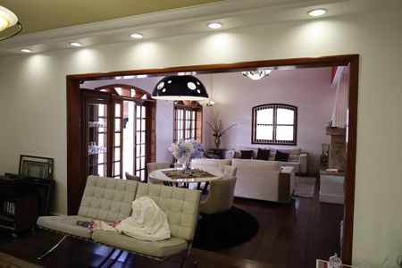 Casa à venda com 600m², 5 quartos e 7 vagasSala