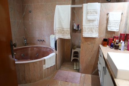Casa à venda com 600m², 5 quartos e 7 vagasBanheiro da Suíte