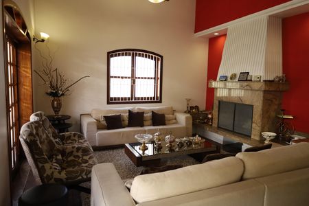 Casa à venda com 600m², 5 quartos e 7 vagasSala