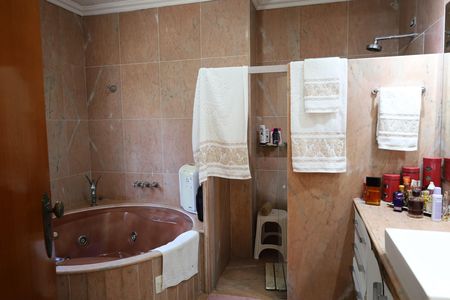 Casa à venda com 600m², 5 quartos e 7 vagasBanheiro da Suíte