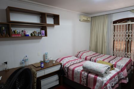 Casa à venda com 600m², 5 quartos e 7 vagasQuarto