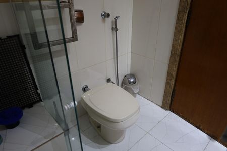 Casa à venda com 600m², 5 quartos e 7 vagasBanheiro da Suíte 2