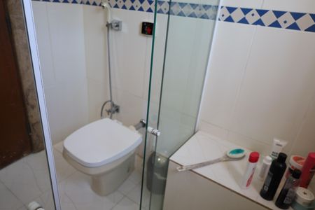 Casa à venda com 600m², 5 quartos e 7 vagasBanheiro social