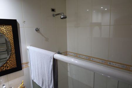 Casa à venda com 600m², 5 quartos e 7 vagasBanheiro da Suíte 2