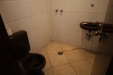 Casa à venda com 600m², 5 quartos e 7 vagasBanheiro de serviço