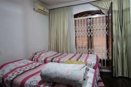 Casa à venda com 600m², 5 quartos e 7 vagasQuarto