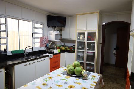 Casa à venda com 600m², 5 quartos e 7 vagasCozinha