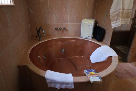 Casa à venda com 600m², 5 quartos e 7 vagasBanheiro da Suíte
