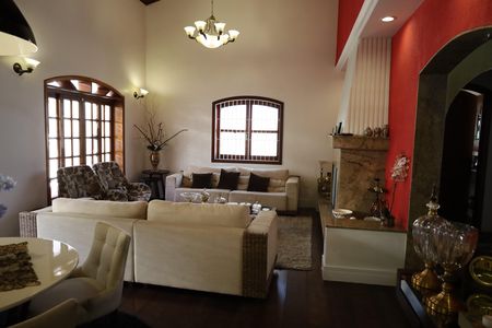 Casa à venda com 600m², 5 quartos e 7 vagasSala