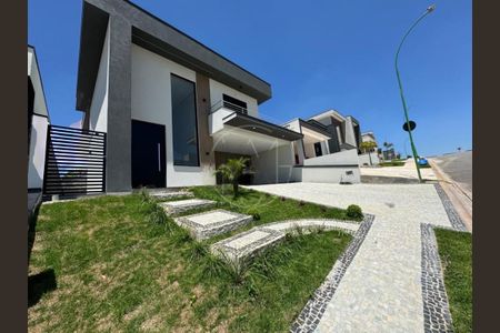 Casa de condomínio à venda com 220m², 3 quartos e 4 vagas