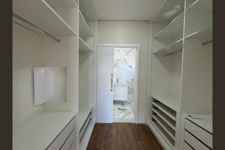 Casa de condomínio à venda com 220m², 3 quartos e 4 vagas