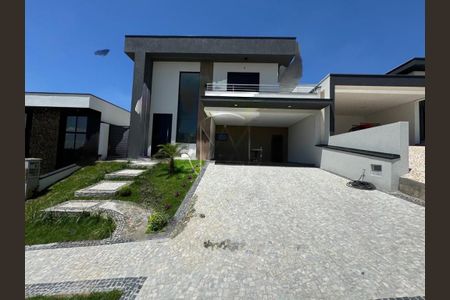 Casa de condomínio à venda com 220m², 3 quartos e 4 vagas