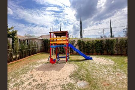 Casa de condomínio à venda com 220m², 3 quartos e 4 vagas