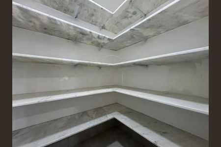 Casa de condomínio à venda com 241m², 3 quartos e 4 vagas