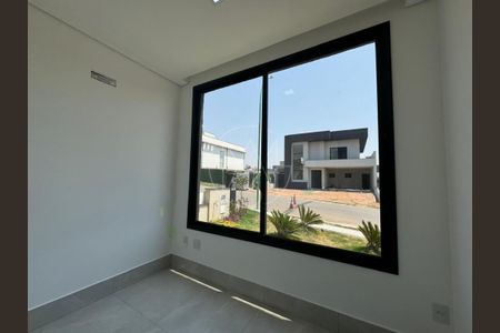 Casa de condomínio à venda com 241m², 3 quartos e 4 vagas