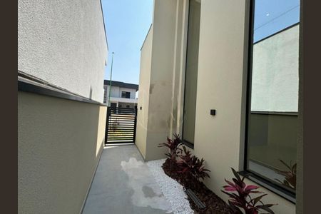 Casa de condomínio à venda com 241m², 3 quartos e 4 vagas