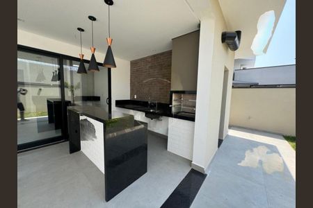 Casa de condomínio à venda com 241m², 3 quartos e 4 vagas