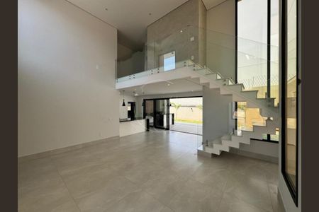 Casa de condomínio à venda com 241m², 3 quartos e 4 vagas