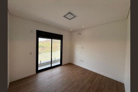 Casa de condomínio à venda com 241m², 3 quartos e 4 vagas