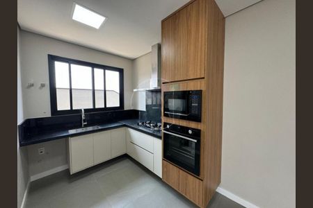 Casa de condomínio à venda com 222m², 3 quartos e 4 vagas