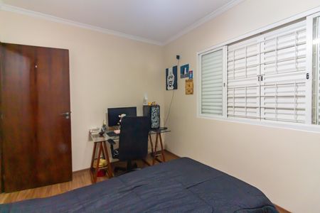 Casa à venda com 240m², 3 quartos e 3 vagas Casa à venda com 240m², 3 quartos e 3 vagasQuarto 2