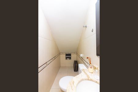 Casa à venda com 240m², 3 quartos e 3 vagas Casa à venda com 240m², 3 quartos e 3 vagasLavabo