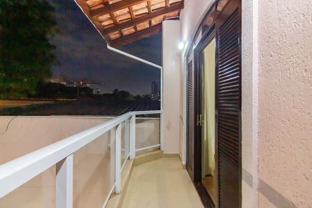 Casa à venda com 240m², 3 quartos e 3 vagas Casa à venda com 240m², 3 quartos e 3 vagasSacada