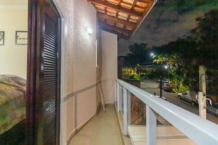 Sacada de casa à venda com 3 quartos, 240m² em Vila Lageado, Osasco