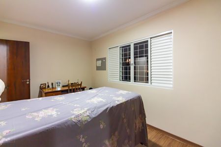 Casa à venda com 240m², 3 quartos e 3 vagas Casa à venda com 240m², 3 quartos e 3 vagasQuarto 3