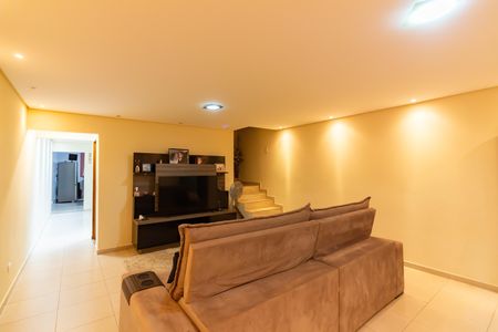 Casa à venda com 240m², 3 quartos e 3 vagas Casa à venda com 240m², 3 quartos e 3 vagasSala