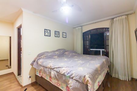 Casa à venda com 240m², 3 quartos e 3 vagas Casa à venda com 240m², 3 quartos e 3 vagasSuíte