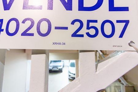 Casa à venda com 240m², 3 quartos e 3 vagas Casa à venda com 240m², 3 quartos e 3 vagasCode