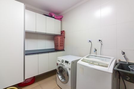 Casa à venda com 240m², 3 quartos e 3 vagas Casa à venda com 240m², 3 quartos e 3 vagasLavanderia