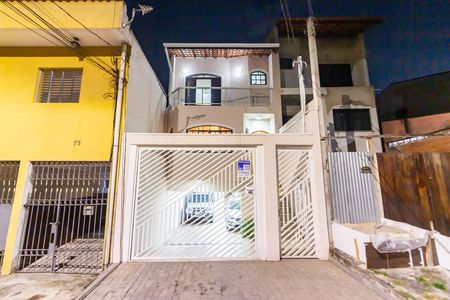 Casa à venda com 240m², 3 quartos e 3 vagas Casa à venda com 240m², 3 quartos e 3 vagasFachada