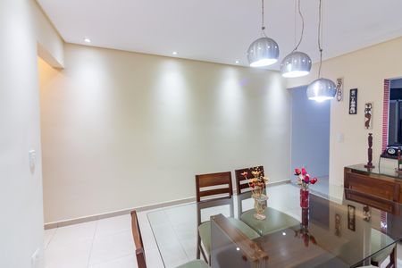 Casa à venda com 240m², 3 quartos e 3 vagas Casa à venda com 240m², 3 quartos e 3 vagasSala de Jantar