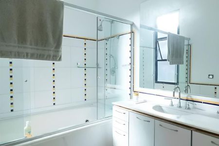 Casa de condomínio à venda com 576m², 3 quartos e 4 vagas Casa de condomínio à venda com 576m², 3 quartos e 4 vagasFoto 02